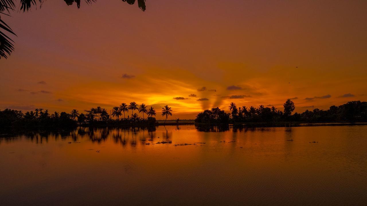 Warmth Lake Haven Alappuzha Екстер'єр фото
