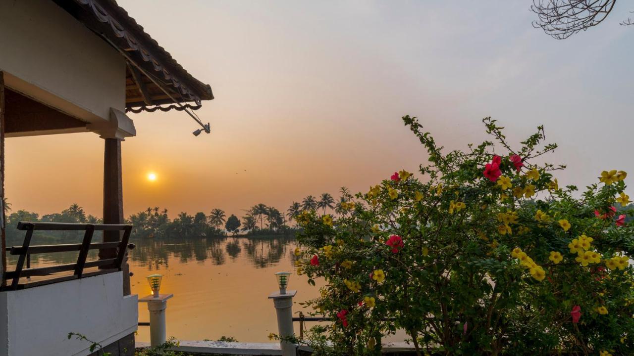 Warmth Lake Haven Alappuzha Екстер'єр фото