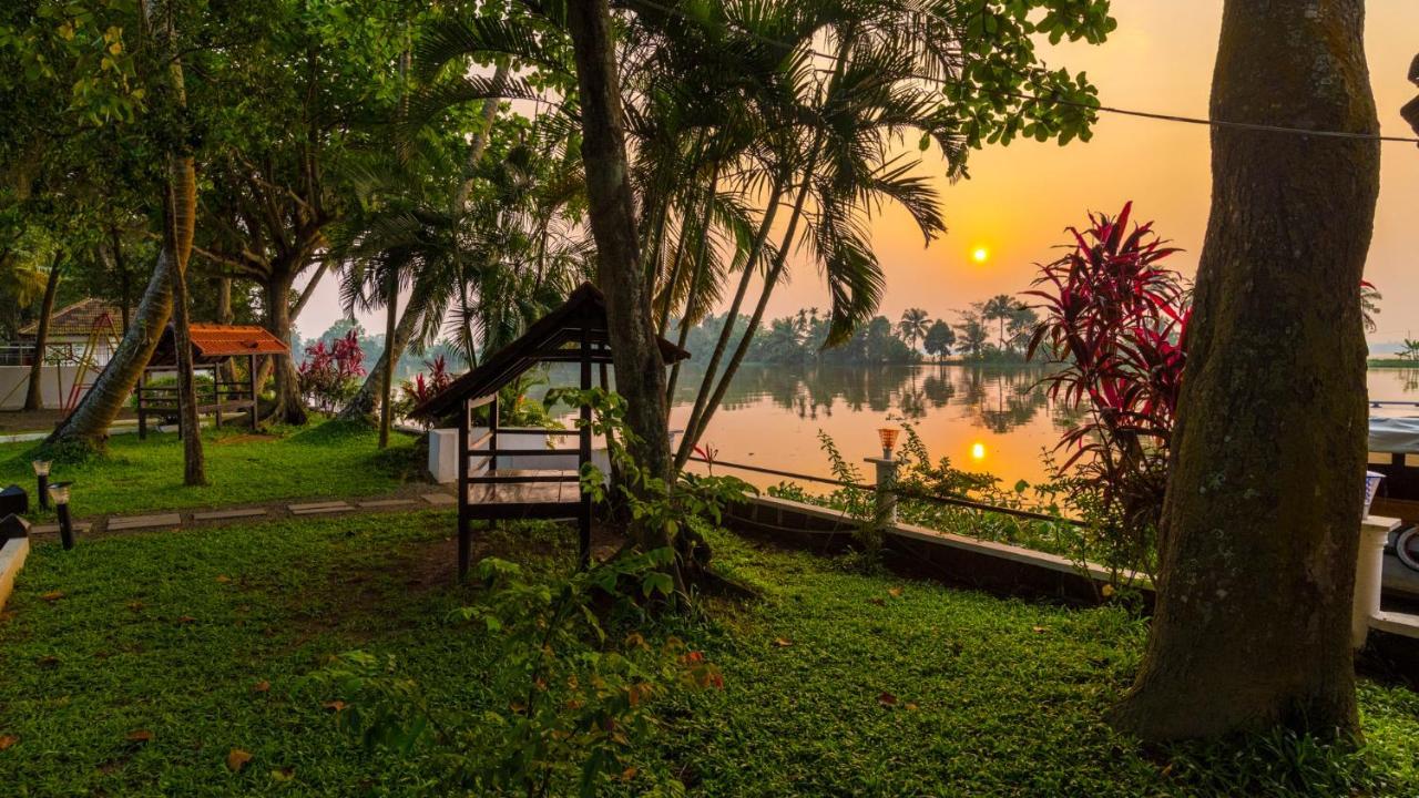 Warmth Lake Haven Alappuzha Екстер'єр фото